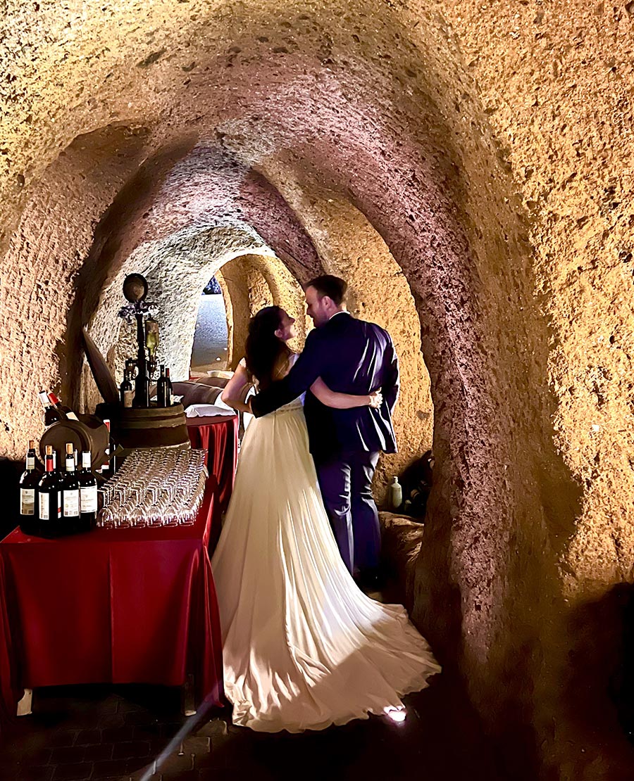https://www.lacollinettaeventi.it/wp-content/uploads/2024/12/cerimonie-in-grotta-roma.jpg